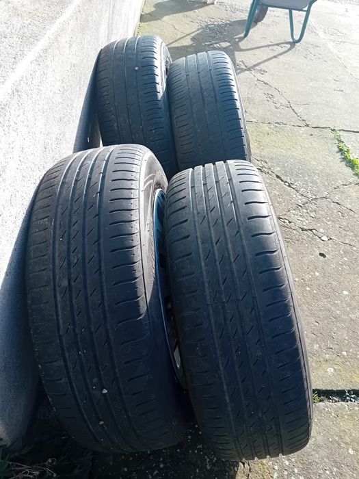 Vînd mașină de tuns iarba și 4 roți