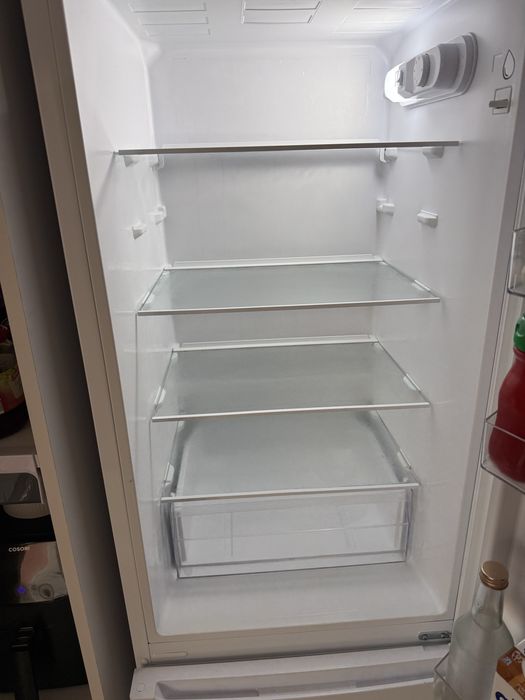 Vand dulap bucatarie cu frigider incastrat