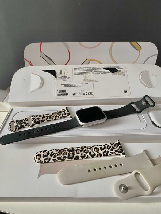 Apple Watch серия 8, размер 45 мм