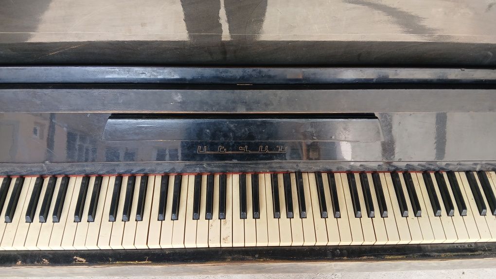 Pianino sotiladi!