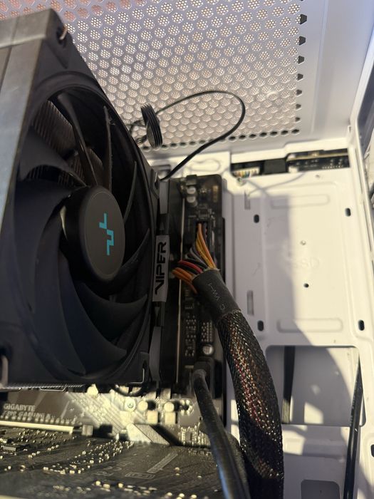 Геймърски компютър + монитор