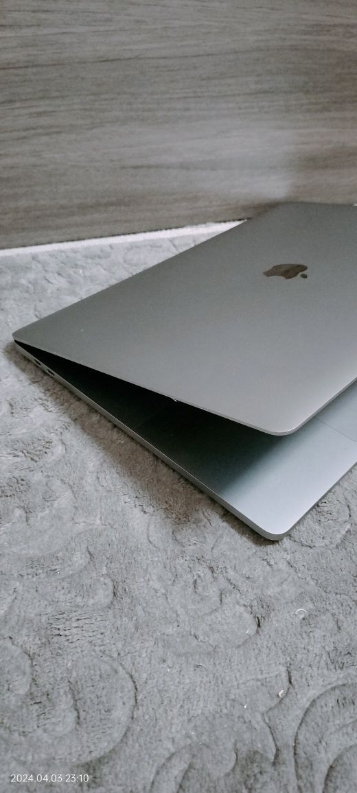 MacBook Pro 16 inch 2019 i7/32/512