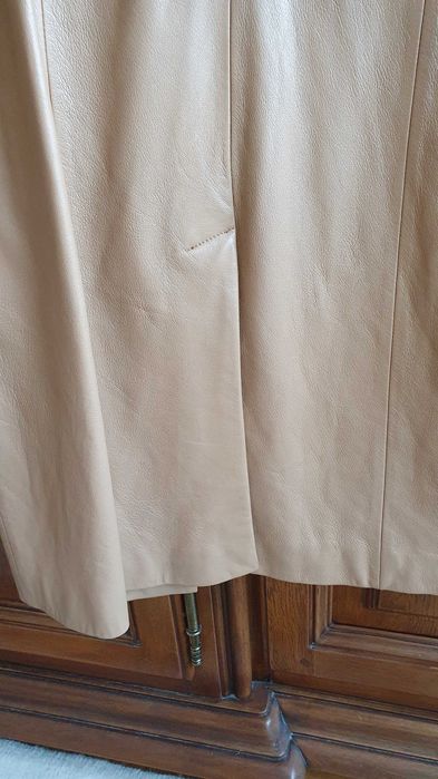 Vând haină noua din piele bej, midi, mărimea XXL