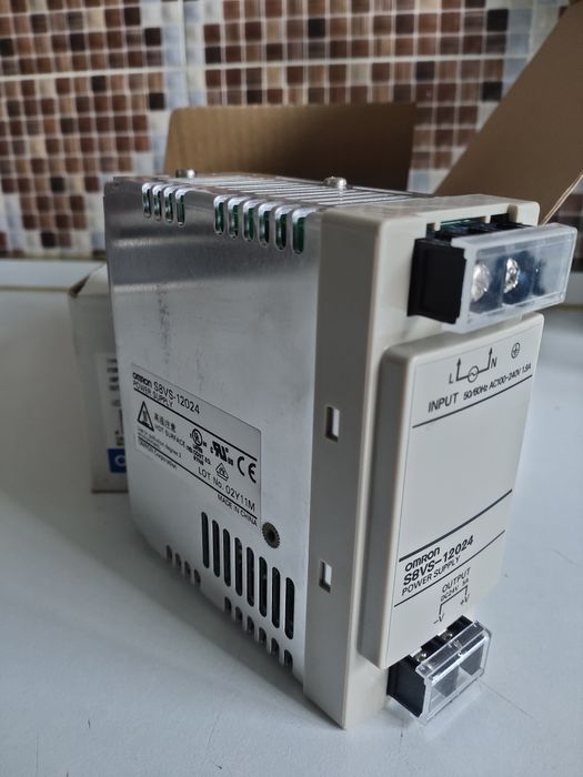 Продам БП 24v Omron