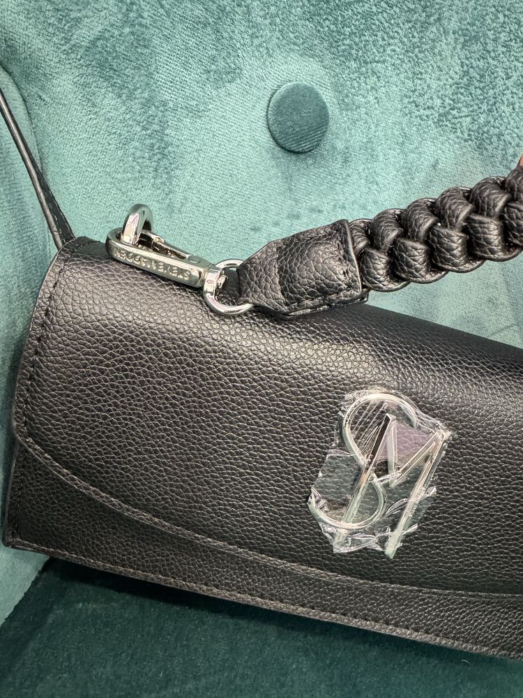 Guess, Liu jo, Calvin Klein, Steve Madden, Adidas