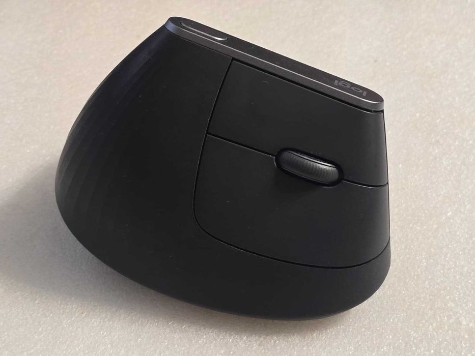 Mouse bluetooth Logitech MX Vertical, Gri, 4000 DPI USB-C