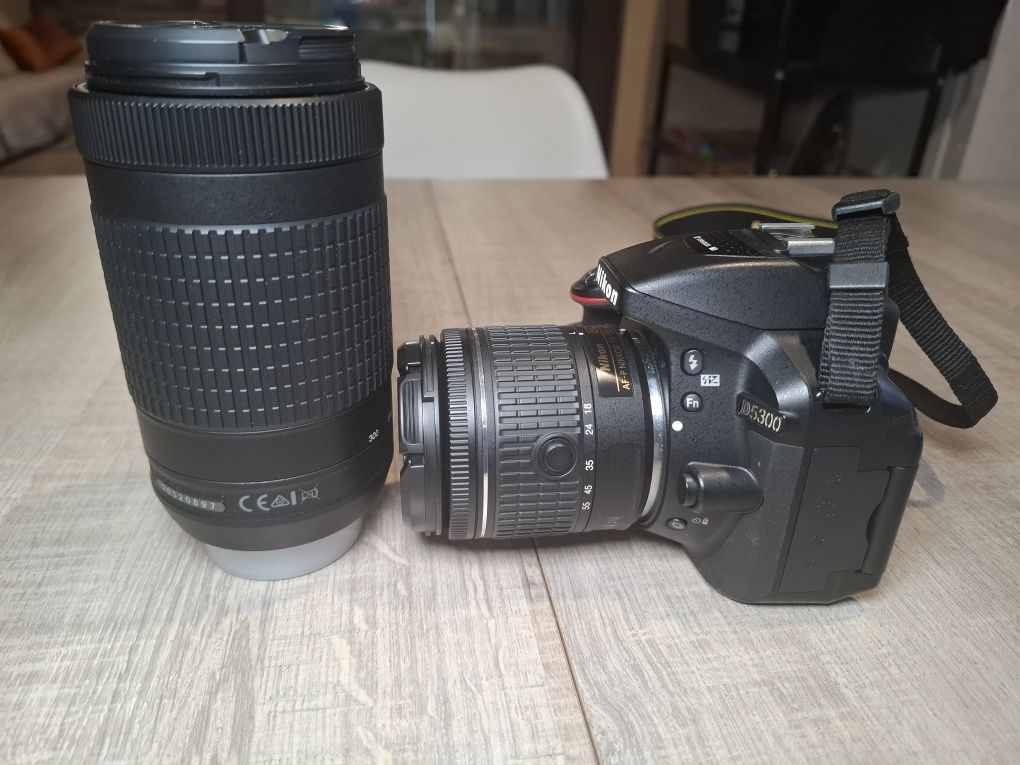 Nikon D5300 с два обектива