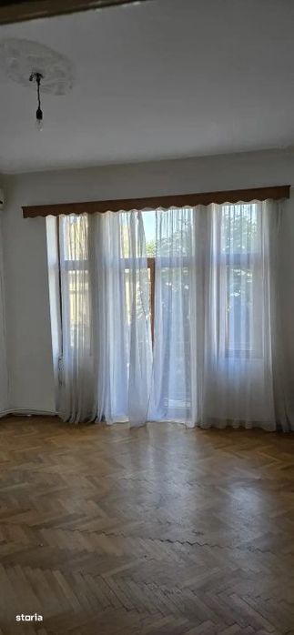 Apartament 3 camere- decomandat-zona Calea Calarasilor / Hala Traian