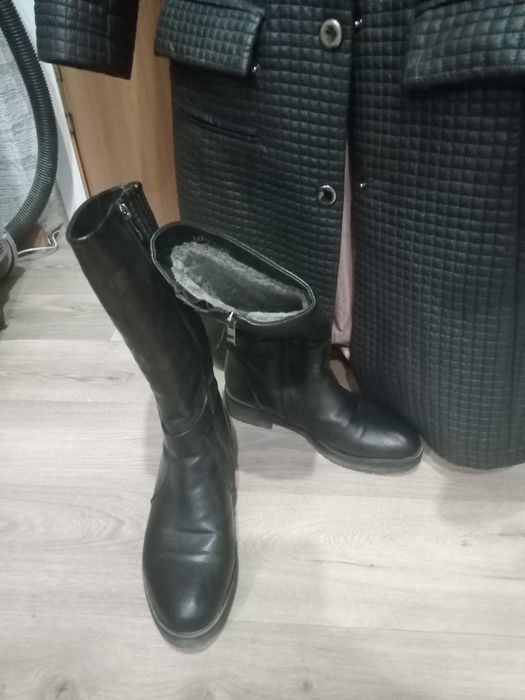 Продам сапоги 38 р ,зимний и плащ 44-46 в нормальном состоянии за 2000