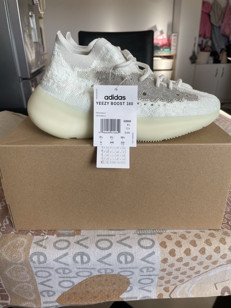 Adidas Yeezy Boost 380 Calcite Glow ( DEADSTOCK )