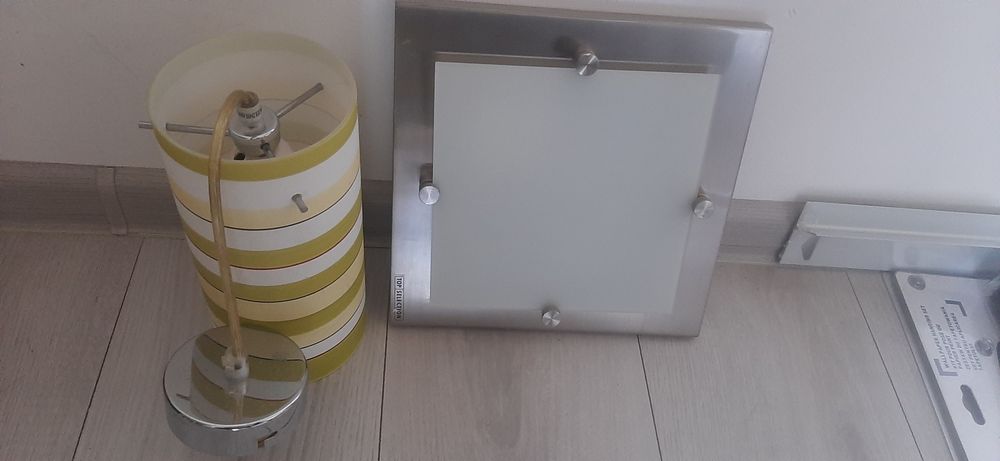 Lustra, aplica in stare buna