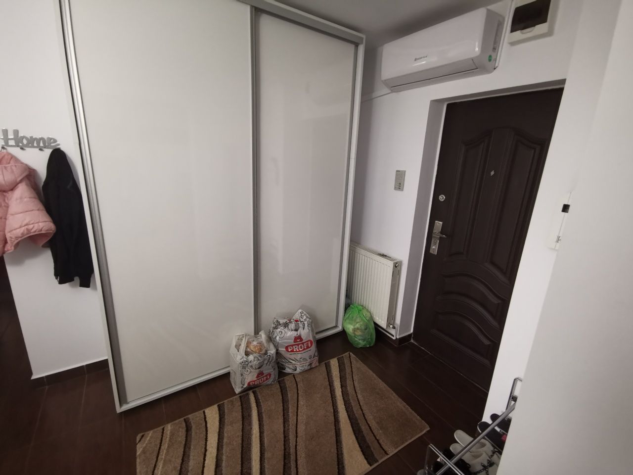 Închiriez apartament