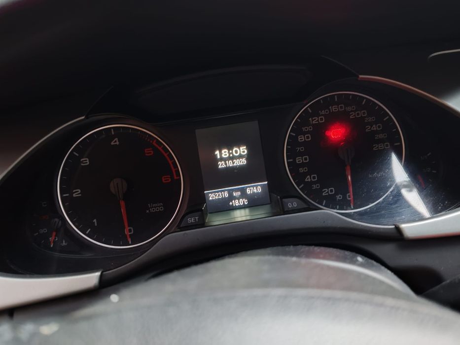 Vând Audi A4 b8 2.0d 2010