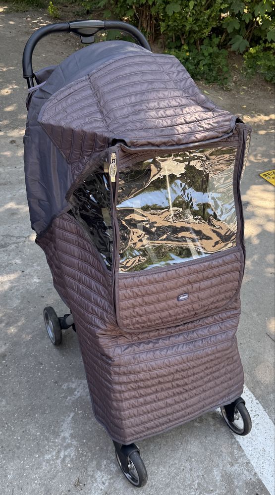 Carucior Chicco UltraLight & Ultraportabil