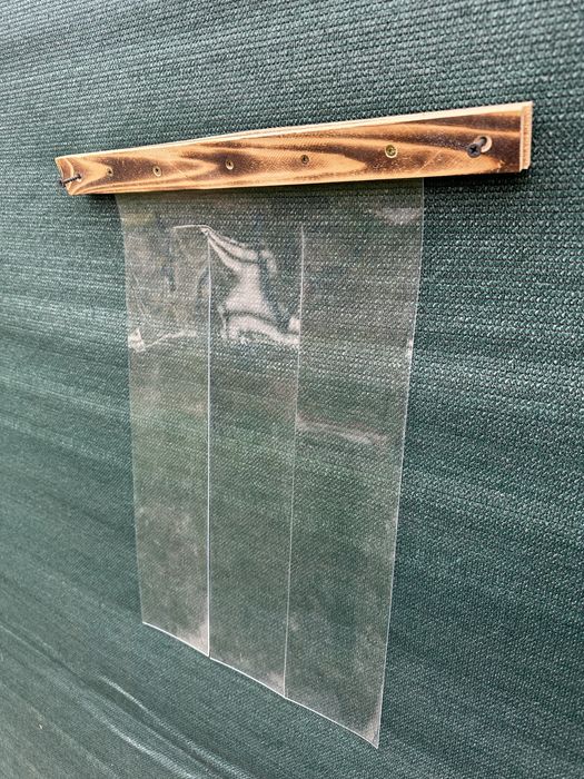 Perdea intare cusca caine