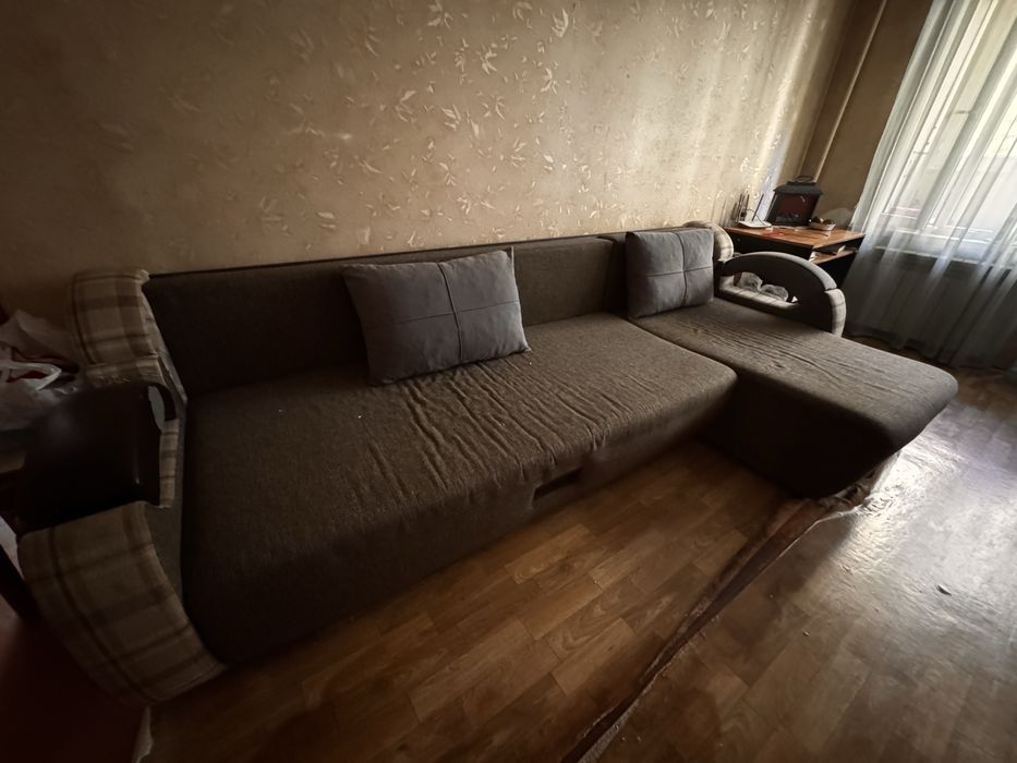 Продам большой диван дешево