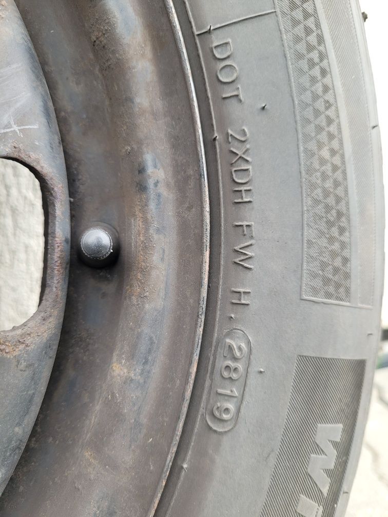 Janta Tabla cu Anvelope Iarna Hankook 195/65 R15