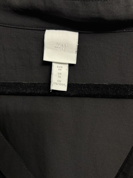 Различни видове дамски ризи.