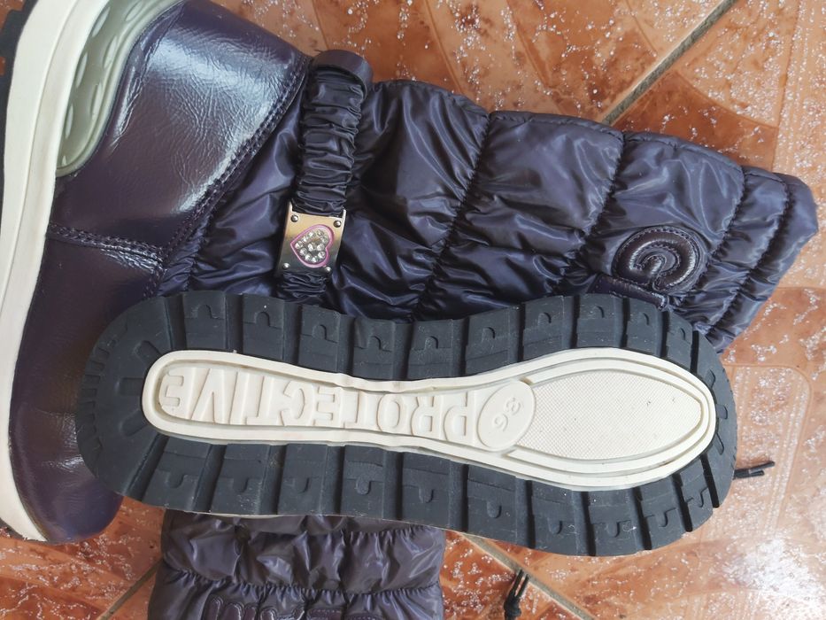 Vând cizme mov damă