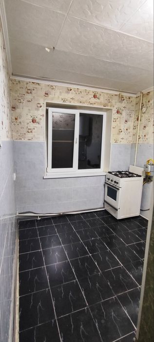 Фарґона шахар текстил 7-мактаб оркасида 2 хоналик кв