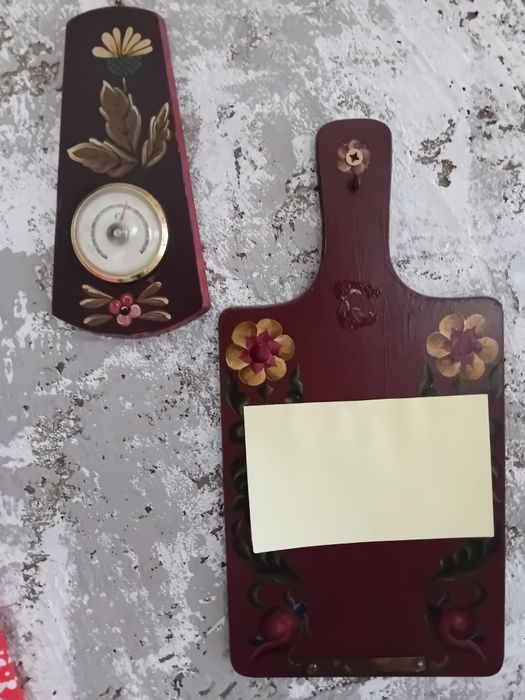 Set din lemn pictat manual. Tetmometru.
Stare forte bună. Termometrul