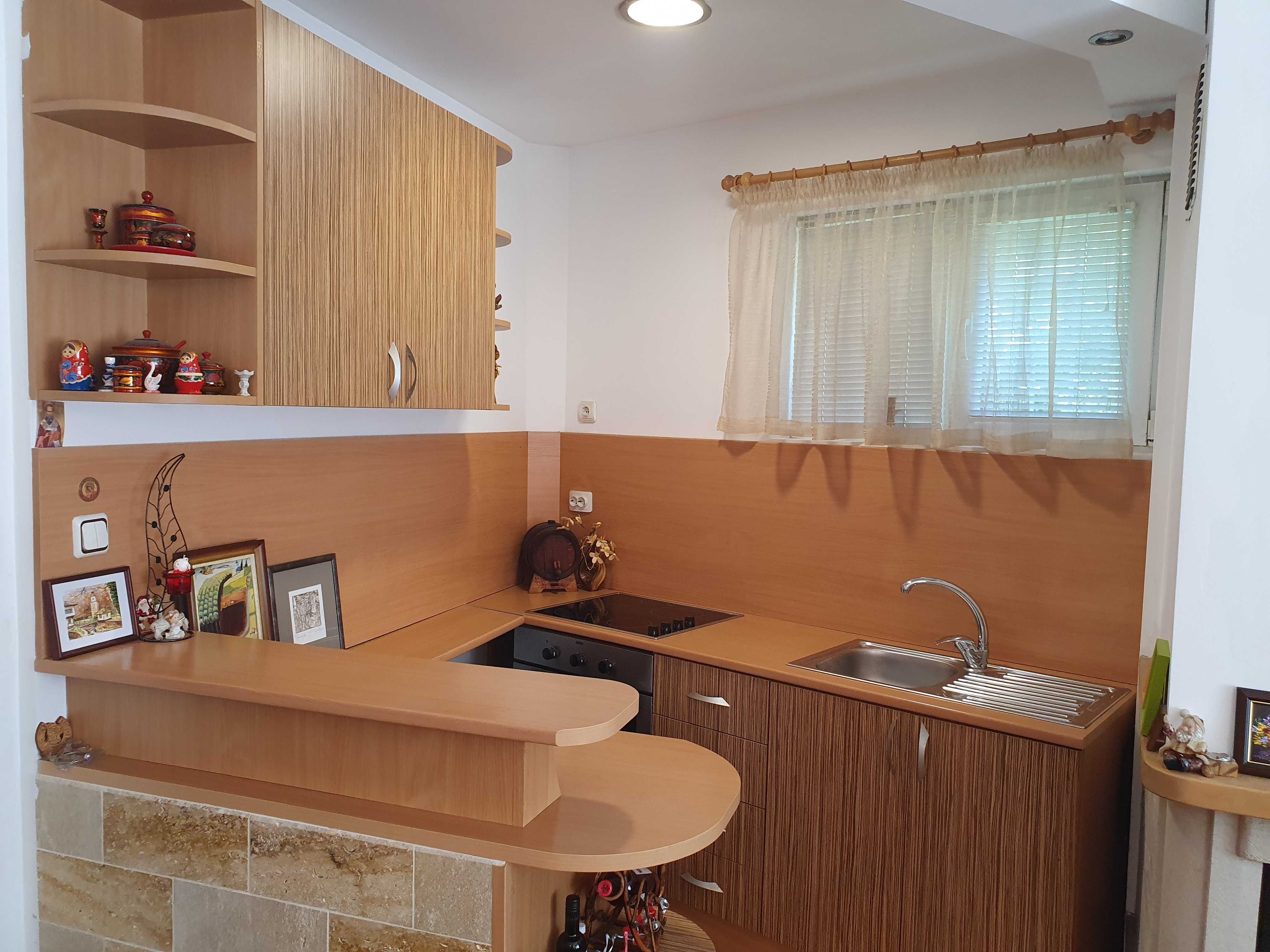 4ст+к,монолит,120 кв.м.,ет.2,център