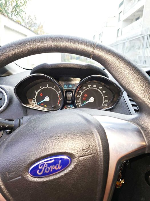 Ford Fiesta  61.706 km  Impecabil, benzină, proprietar