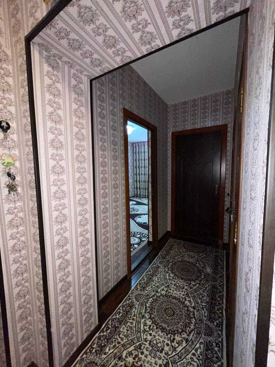 Shahar markazidan 66 kv 2 xonali uy sotiladi