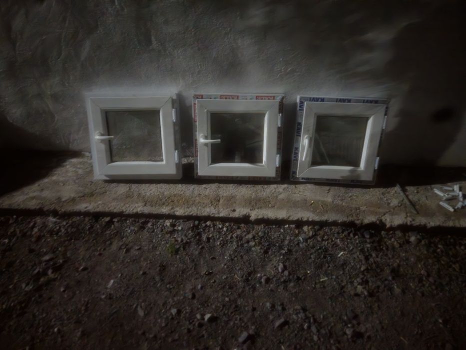 Пластиковая створка-окна для топки душевая комнаты итд