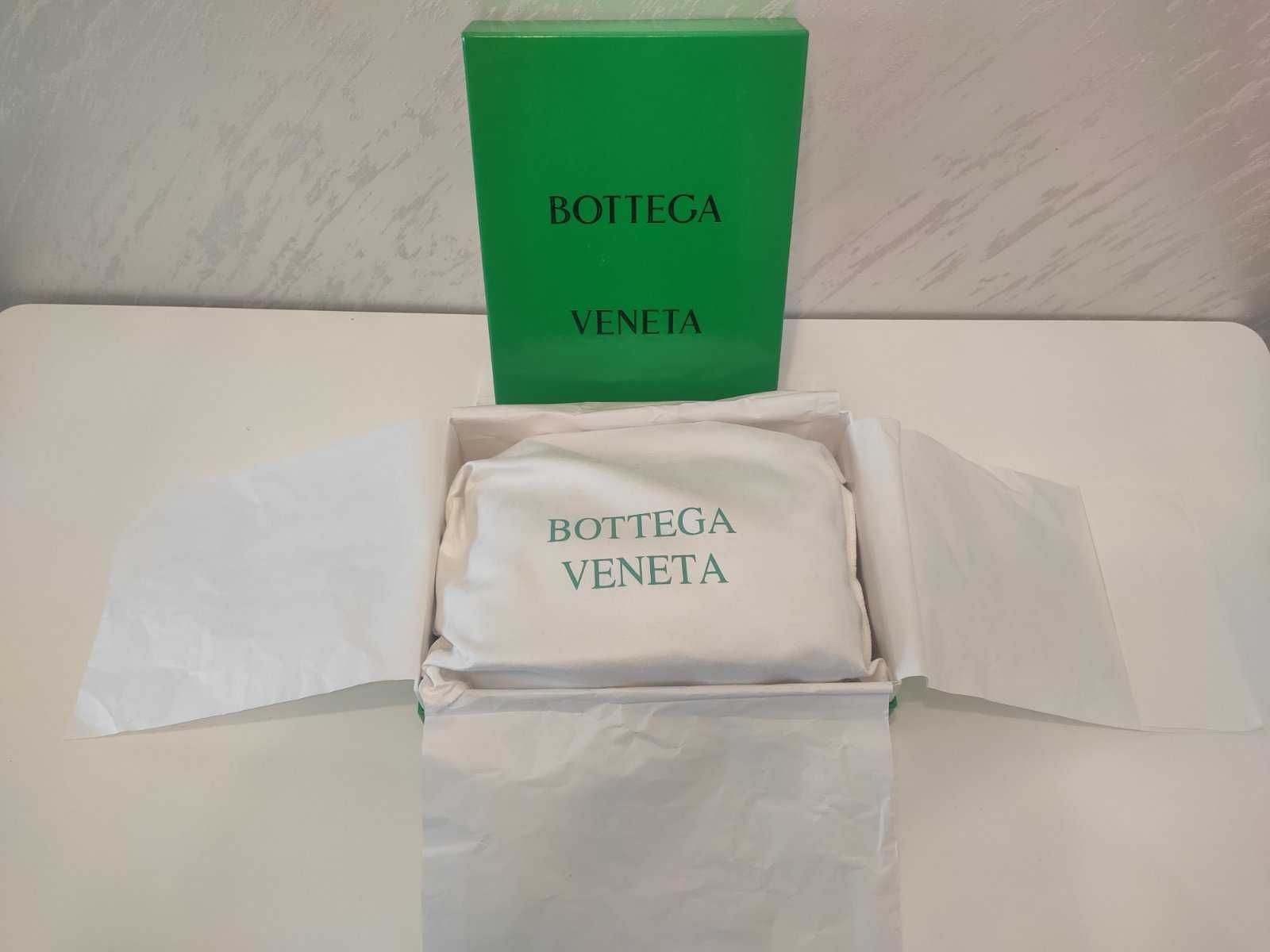 Дамска чанта Bottega Veneta ; модел Padded Cassette