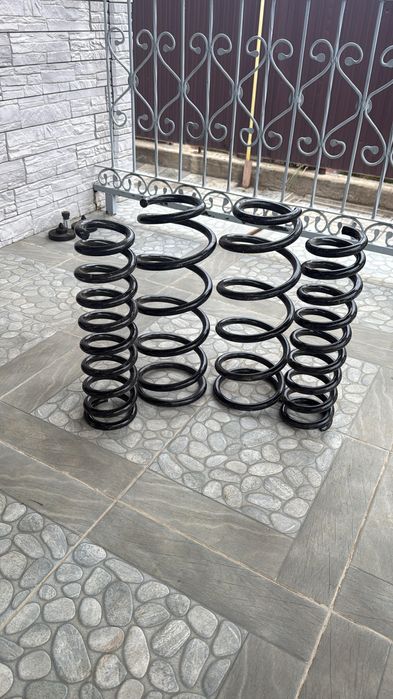 Продаются пружины на тойота 200