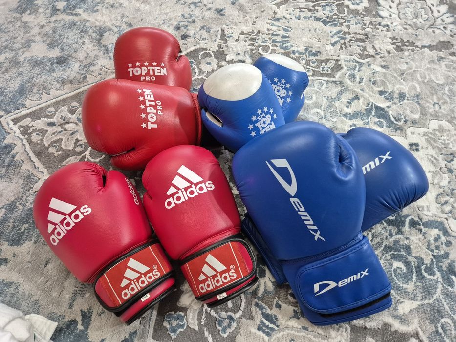 Продам шлем, перчатки, защиты для бокса