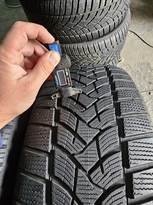 4 anvelope iarna 235 55 19 Dunlop 6.3mm