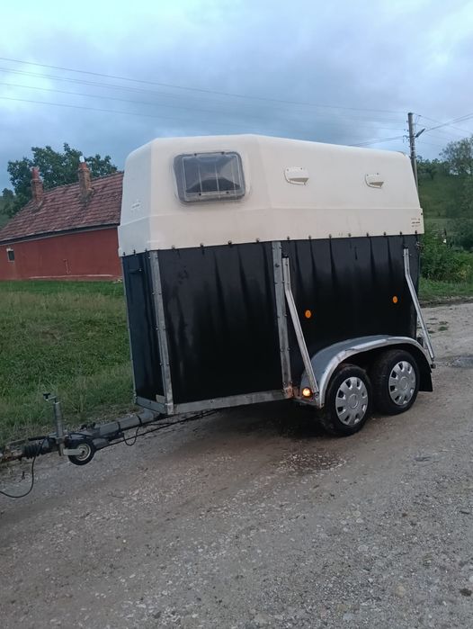 Vând sau schimb remorca de un cal jumate