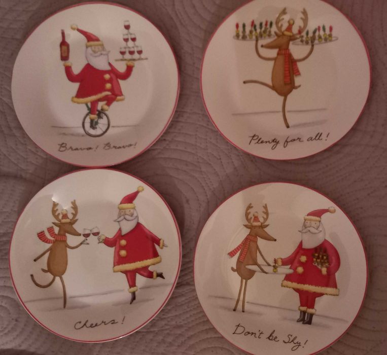 Set 4 farfurii din ceramica in cutie cadou, model Craciun, 19 cm