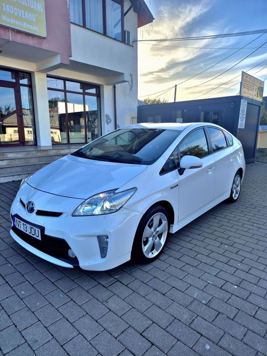 Toyota Prius mot 1.8 benzina si hibrid an 2012/12