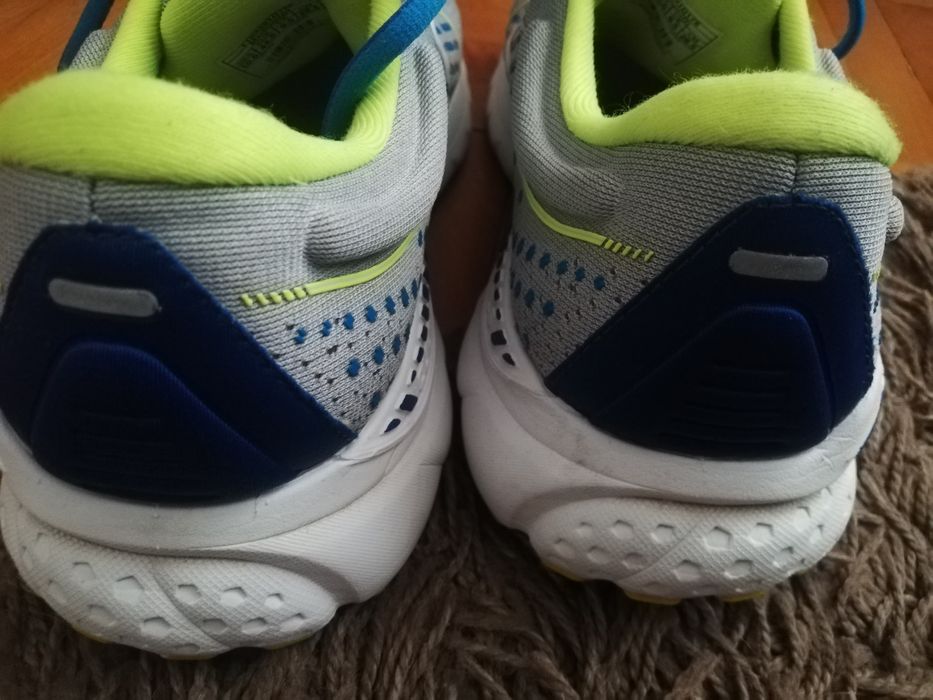 Оригинални  Brooks Adrenaline GTS 21 номер 44. 5