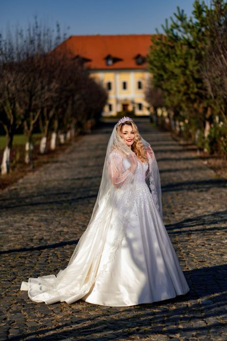 Rochie de mireasa superba