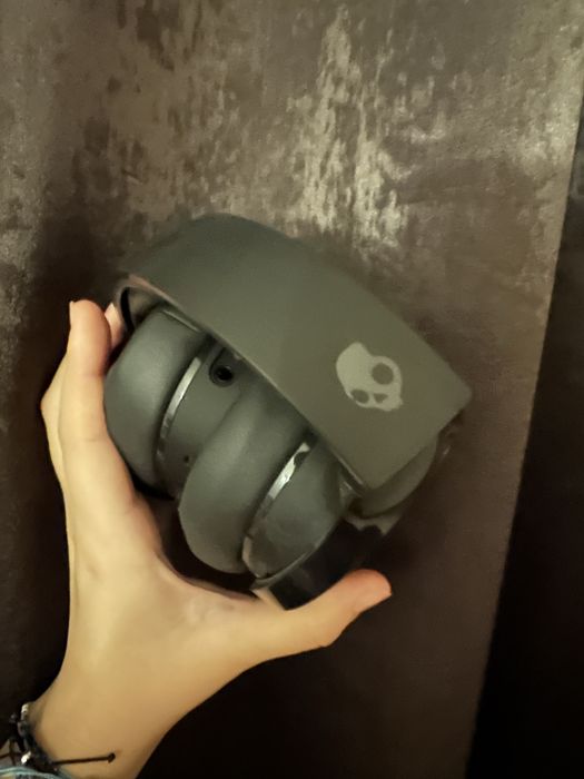 caști pe cap skullcandy