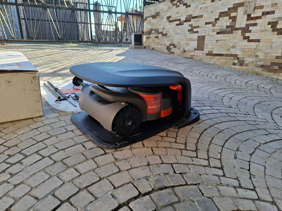 Безкабелна косачка-робот