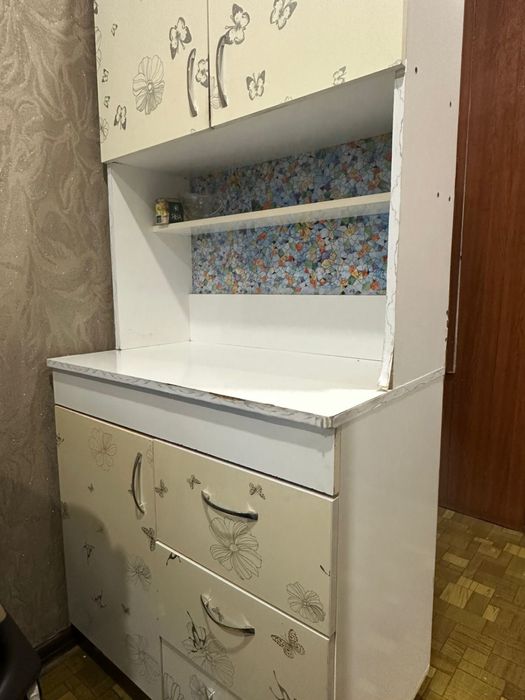 Продается: Функциональный кухонный/хозяйственный шкаф-буфет