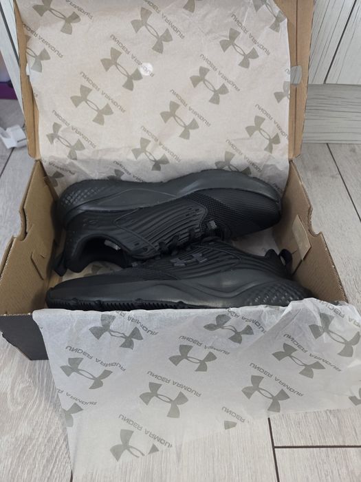 Маратонки номер 42 отговарят на 26.5 см.