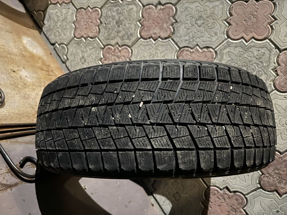 Зимния резина brigestone blizzak dm v1