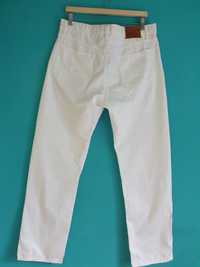 Бял панталон Polo Ralph Lauren и черни дънки Levis