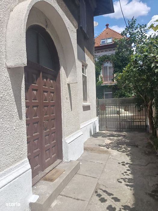 Casă de vânzare – 5 camere într-o vilă interbelică, 125 mp