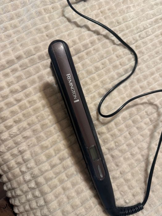 Преса за коса на ремнингтон с лек дефект