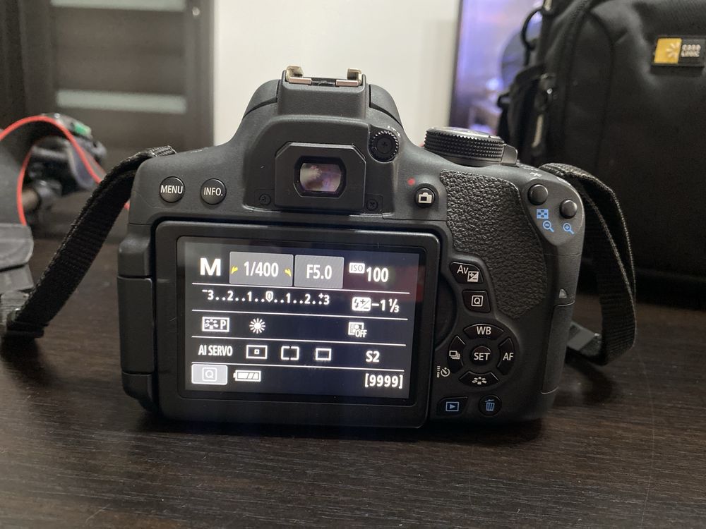 Aparat foto DSLR Canon 750D
