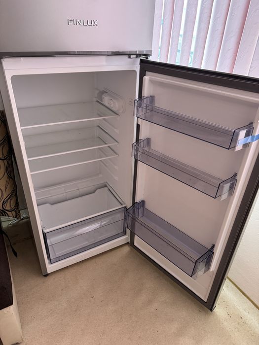 Хладилник с горна камера Finlux 213L, (като нов!)