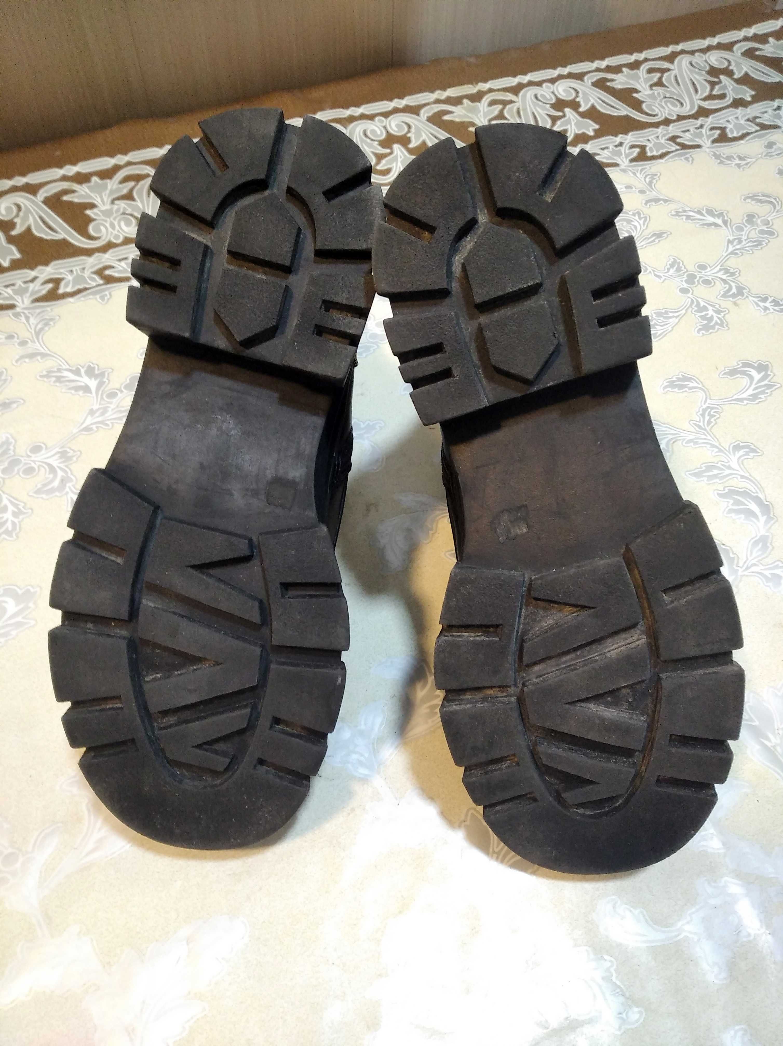 Ботинки, сапоги (35).
