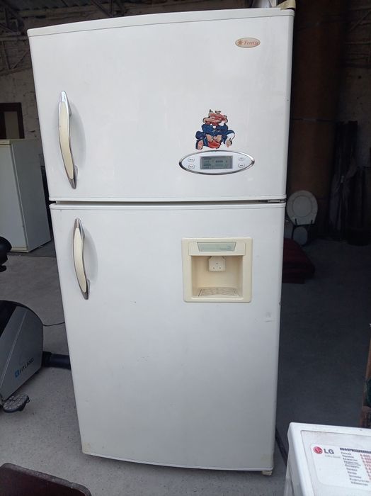 Холодильник Ferette Италия, большой, продаётся сотилади ди, котаси